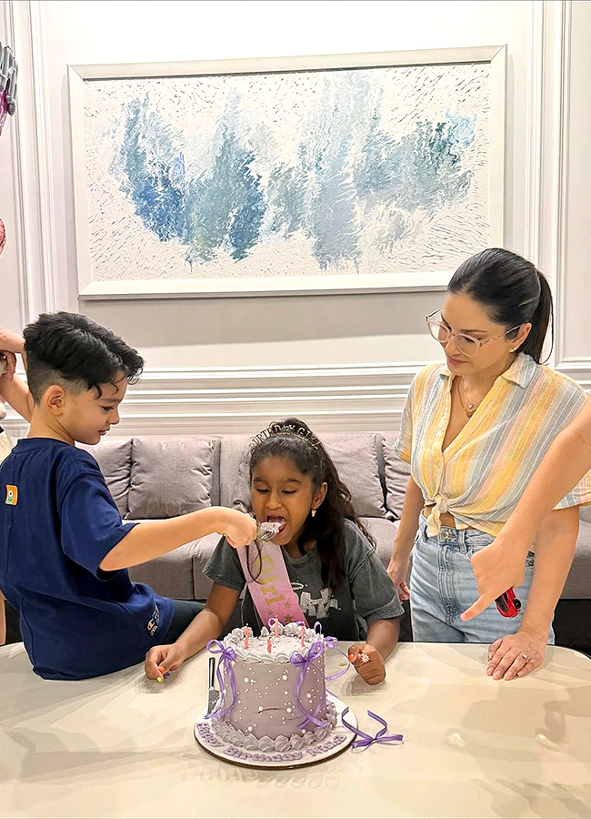 Sunny Leone Celebrates Daughters Birthday Photos6
