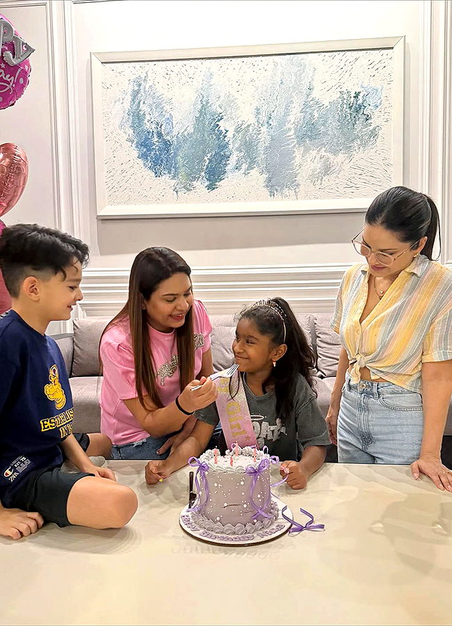 Sunny Leone Celebrates Daughters Birthday Photos7