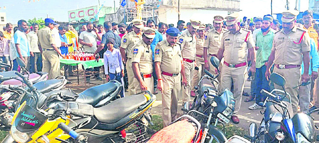 వినోద్కుమార్కు యోగా రిఫరీ అవార్డు
1
