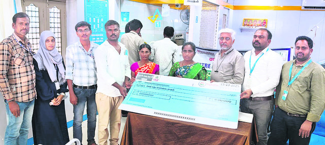 గురుకులాల్లో అడ్మిషన్లకు దరఖాస్తులు2