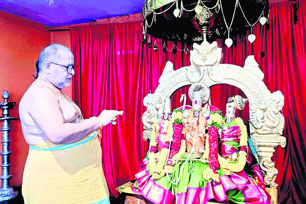 పుణ్యక్షేత్రాలకు ఆర్టీసీ బస్సులు
1