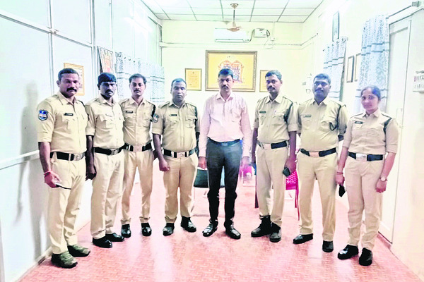 హెచ్ఎంకు రాష్ట్రస్థాయి పురస్కారం1