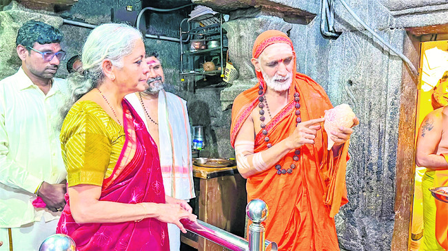 విరుపాక్షుని సన్నిధిలో నిర్మలమ్మ2