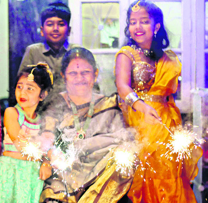 దీపావళి పండుగ.. కొనుగోళ్లు తోడుగా2