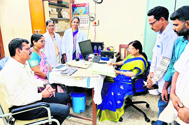 పెద్దాస్పత్రిలో టాస్క్ఫోర్స్ సభ్యుల తనిఖీ 2