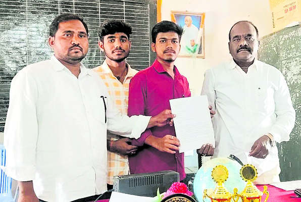 మెడికల్ కళాశాలను తరలించొద్దు 1