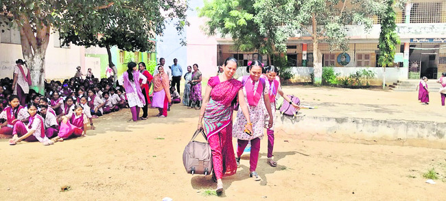 విద్యార్థుల అగచాట్లు! 1