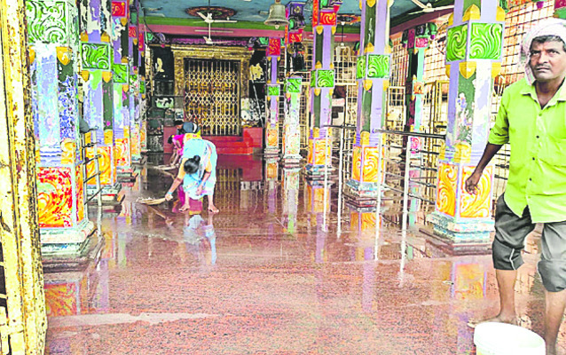 సేవాభావం అలవర్చుకోవాలి 1