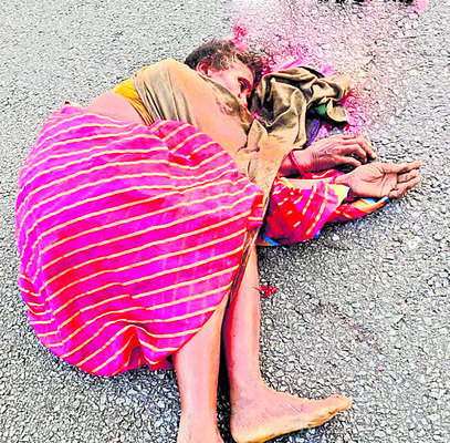 లారీల మధ్య ఇరుక్కుని లారీ డ్రైవర్ దుర్మరణం 2