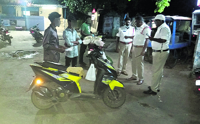 మద్యం మత్తులో వాహనాలు నడుపుతూ..2