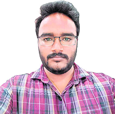 రోడ్డు ప్రమాదంలోవలంటీర్ మృతి
2