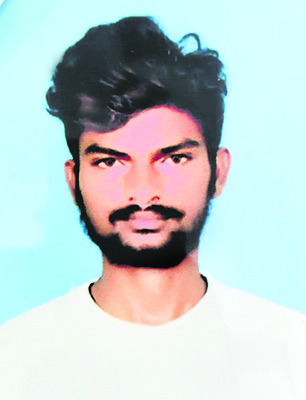భర్త ఇంటి ముందు భార్య నిరసన 1