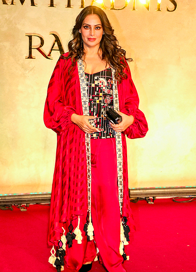 Bollywood Actor fashion designer Vikram Phadnis 35th anniversary fashion show10