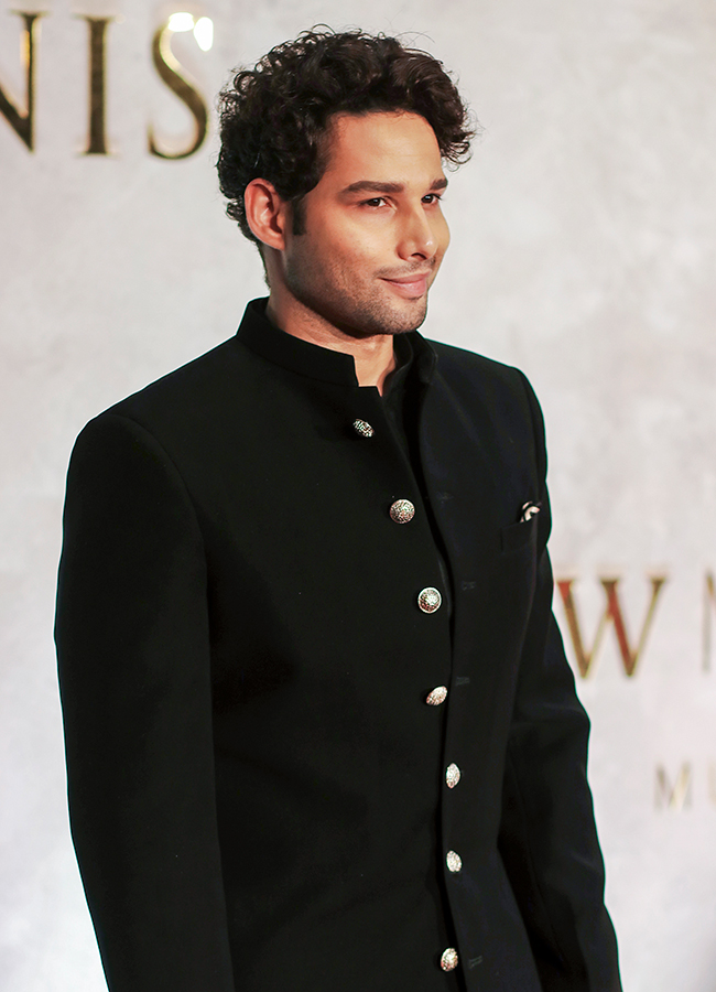 Bollywood Actor fashion designer Vikram Phadnis 35th anniversary fashion show19