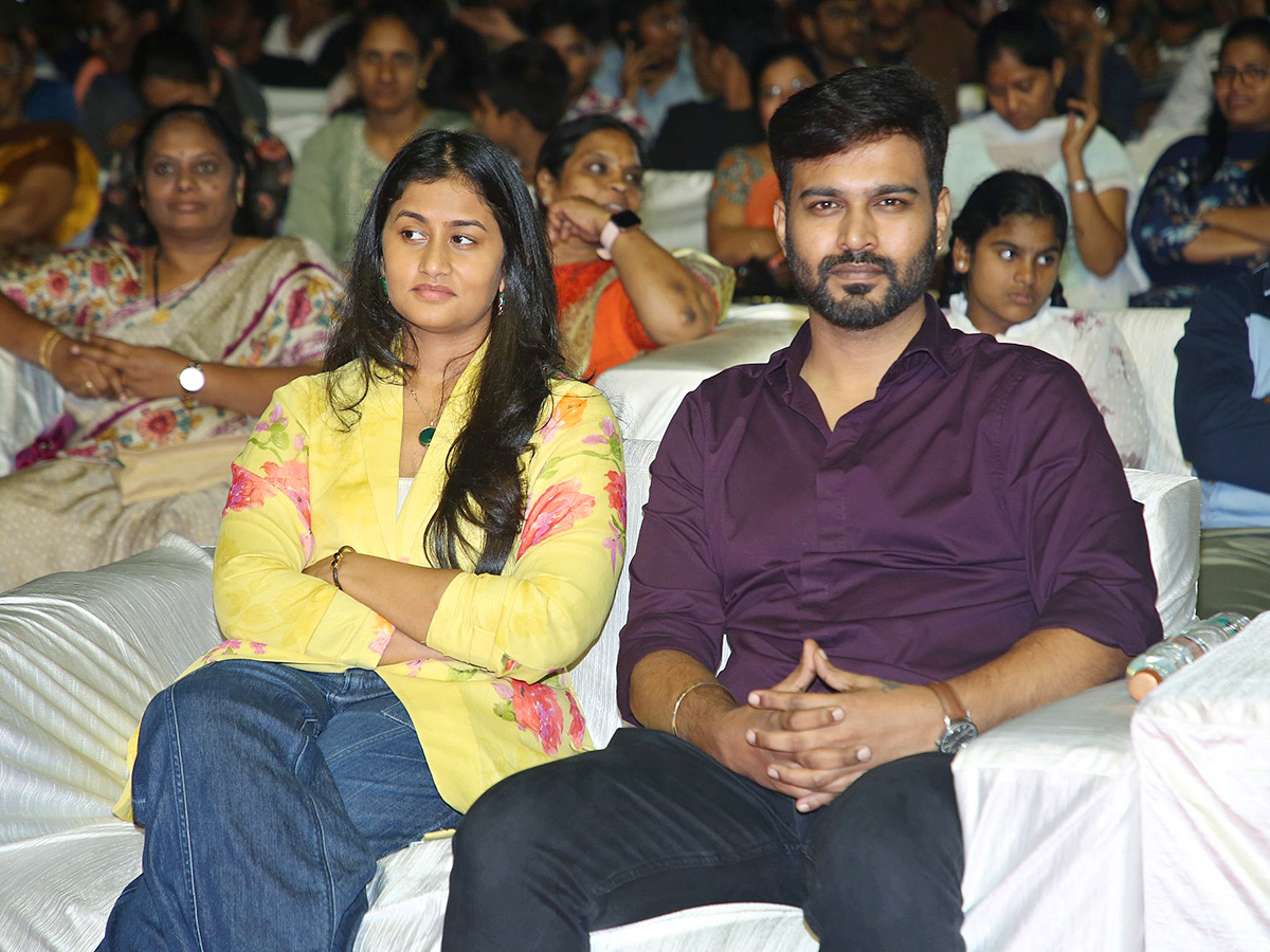 Siddu Jonnalagadda Telusu Kada Pre Release Event Photos11