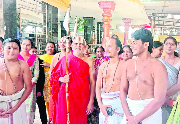 పైడితల్లి వనంగుడి హుండీల ఆదాయం లెక్కింపు 1