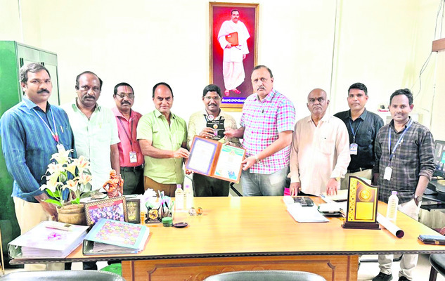 అవార్డు గ్రహీత రాంప్రసాద్‌కు సత్కారం 1