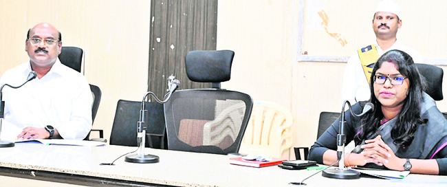 టాయిలెట్ల నిర్మాణాలు వేగిరపర్చాలి 1