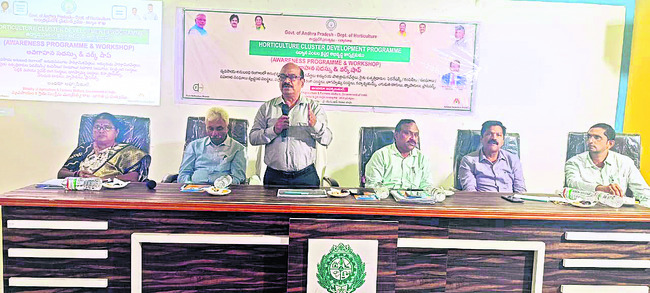 విద్యార్థిని చితకబాదిన ఉపాధ్యాయుడు2