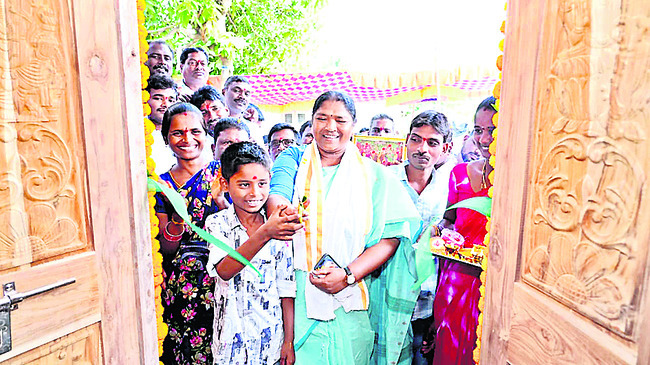 పేదల జీవితాల్లో వెలుగులే లక్ష్యం1