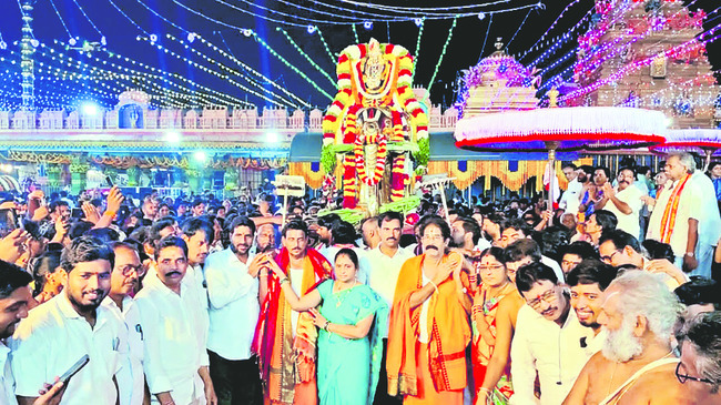 సదా వేంకటేశం.. స్మరామి స్మరామి 1