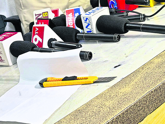 పాత కక్షతోనే వివాహిత హత్య 1