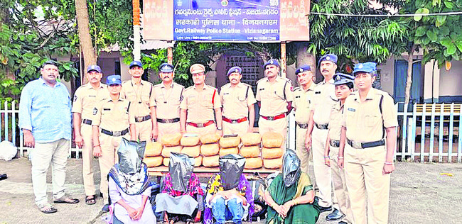 పైడితల్లి వనంగుడి హుండీల ఆదాయం లెక్కింపు 2