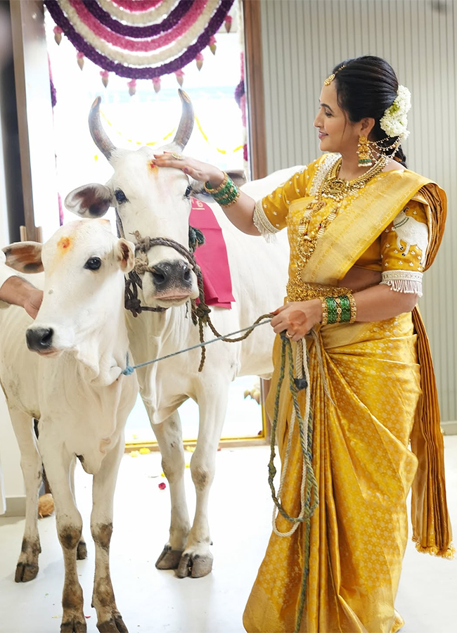 Bigg Boss Fame Anchor Lasya Manjunath New Housewarming Photos5