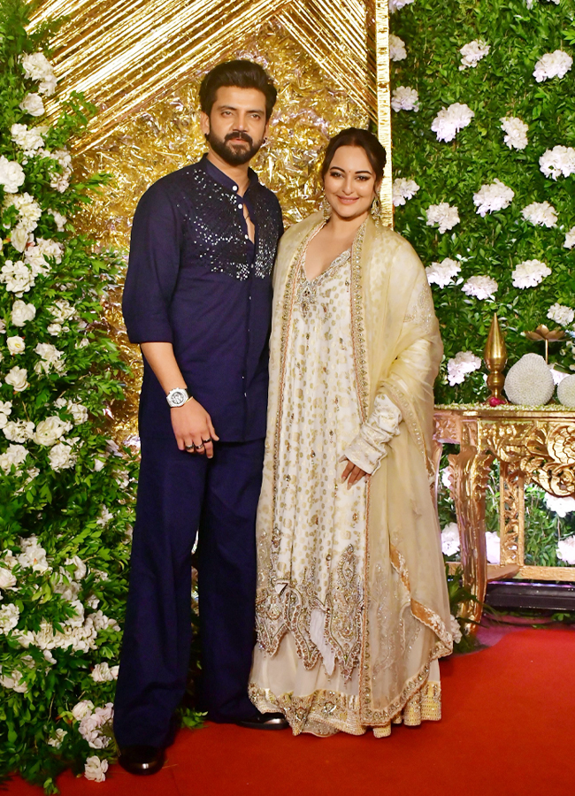 Diwali Celebrations At Bollywood Producer Ramesh Taurani's House2