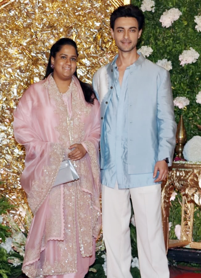 Diwali Celebrations At Bollywood Producer Ramesh Taurani's House14