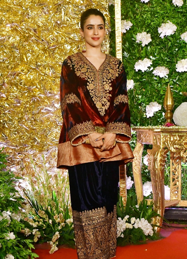 Diwali Celebrations At Bollywood Producer Ramesh Taurani's House9