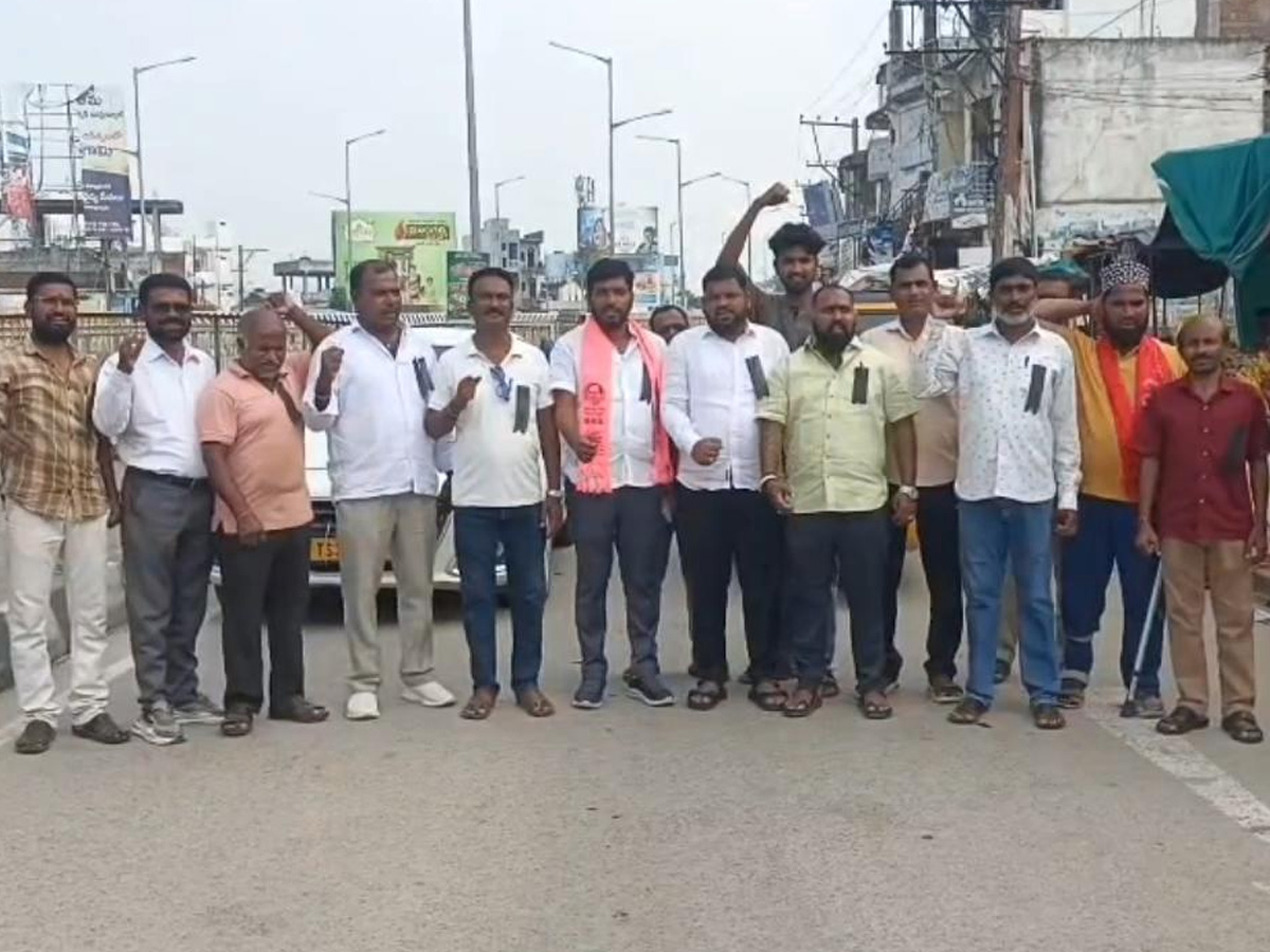 Journalists protested against the Chandrababu Naidu government's conspiracy against Sakshi Media.13