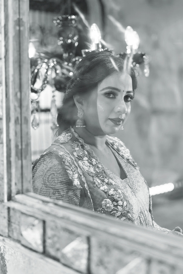Singer Shriya Ghoshal In Diwali Vibe Photos10