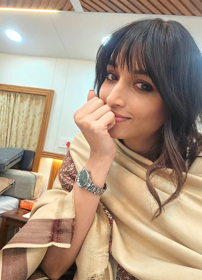 Telusu Kada Movie Actress Srinidhi Shetty HD Photos14