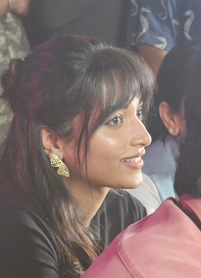 Telusu Kada Movie Actress Srinidhi Shetty HD Photos25