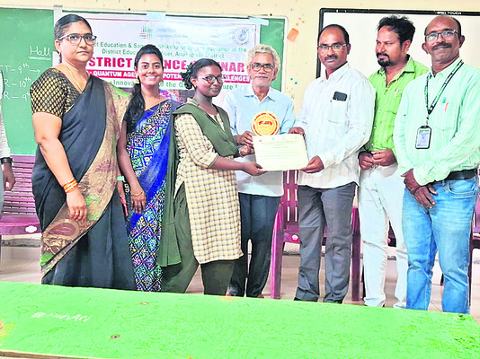 రాష్ట్ర స్థాయి సైన్స్ సెమినార్కు ఇద్దరు ఎంపిక 1