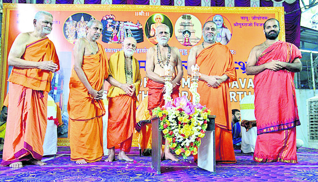 బొలెరోను ఢీకొన్న కారు2
