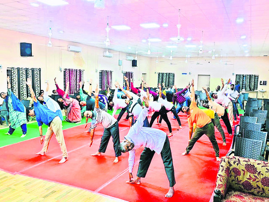 నాపాక ఆలయాన్ని సందర్శించిన ఎమ్మెల్యే గండ్ర
1