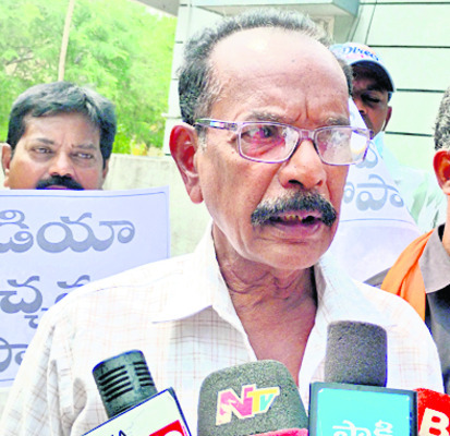 కలానికి సంకెళ్లపై కన్నెర్ర 12