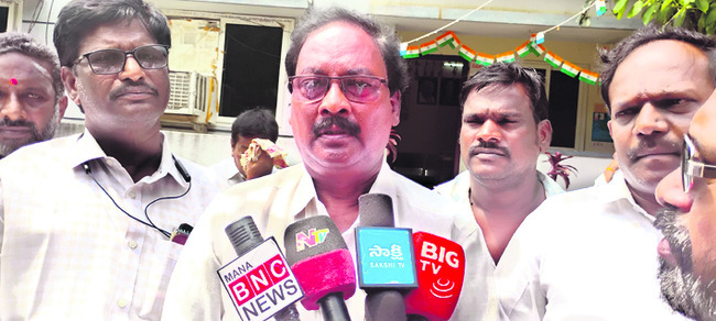 కలానికి సంకెళ్లపై కన్నెర్ర 11