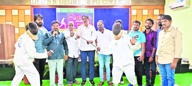 ఇంటర్ కాలేజీ ఫెన్సింగ్ పోటీలు
1