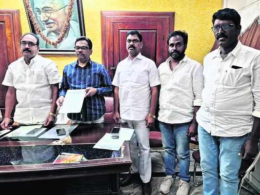 రైతుల బీమా కోసం రూ.17.53 లక్షలు
1
