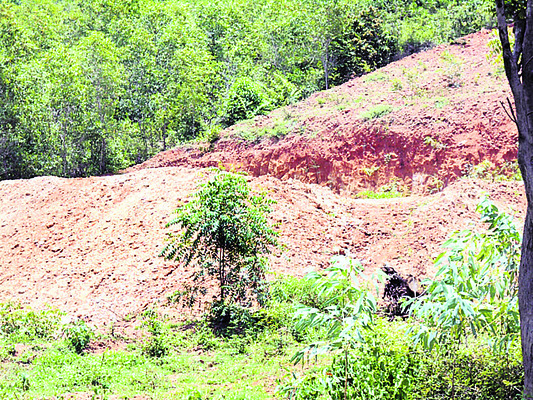 యథేచ్ఛగా మెటల్ అక్రమ తరలింపు 1