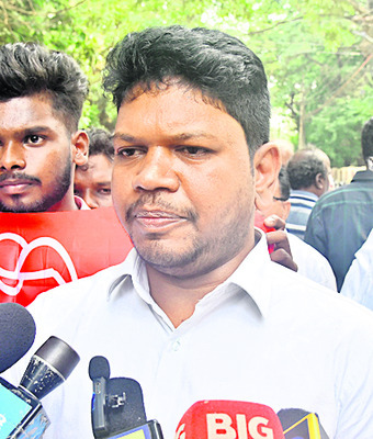 గళమెత్తిన కలం 15