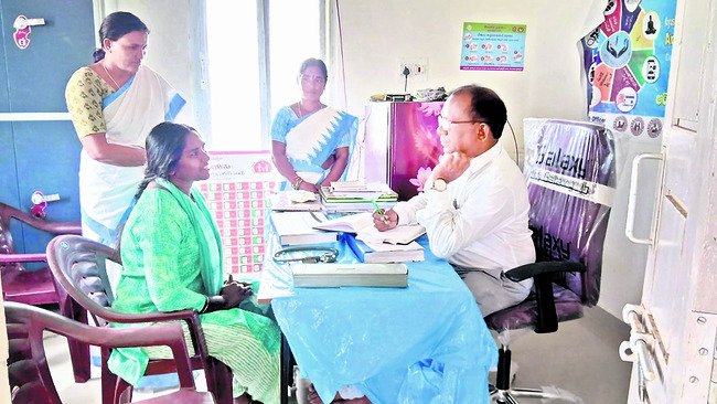 ఛత్తీస్గఢ్లో లొంగిపోయిన మావోయిస్టు అగ్రనేత వాసుదేవరావ4