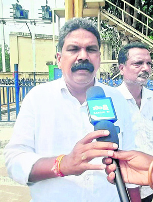 పత్రికా స్వేచ్ఛను హరించొద్దు2