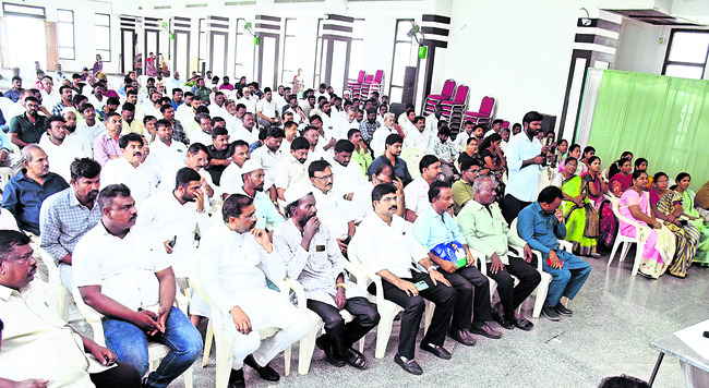 మెడికల్ కళాశాలలను బినామీలకు కట్టబెట్టే కుట్ర1