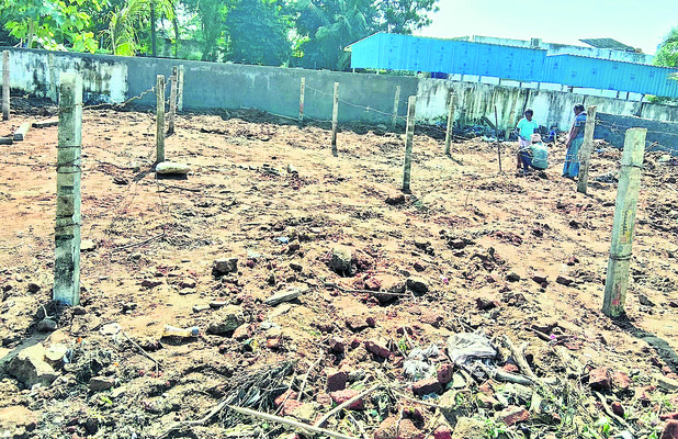 కూటమి నాయకుల కబ్జా1