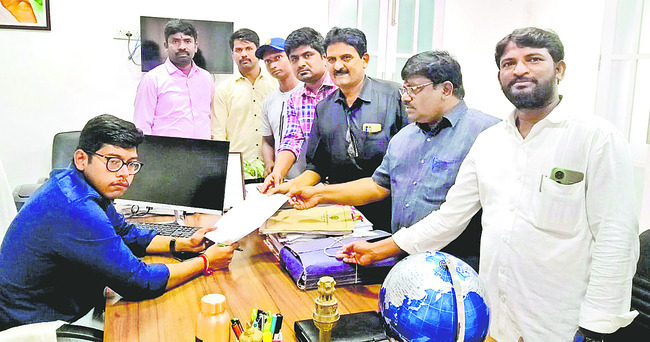 నిరసన గళం1