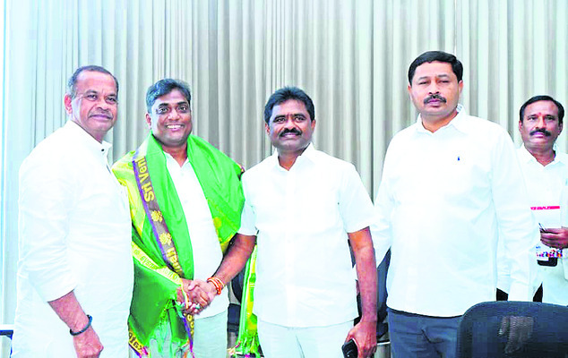 డీసీసీ అధ్యక్షుడిగా పార్టీని ఎలా డెవలప్ చేస్తావ్.. నీ1